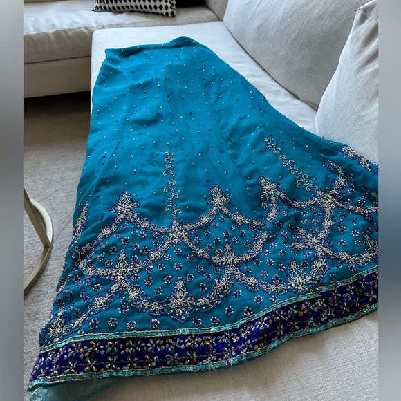 Indian Pakistani Blue Bandhani Chunri Lehenga - Picture 5 of 11